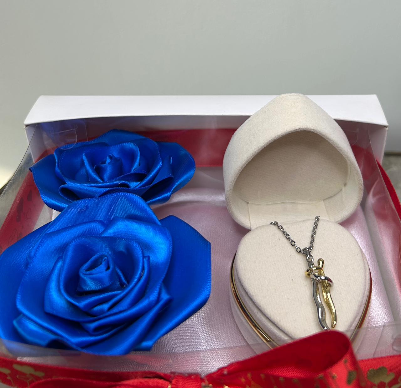 COLLAR ABRAZO ETERNO + REGALO ESPECIAL: CAJA DECORADA CON ROSAS