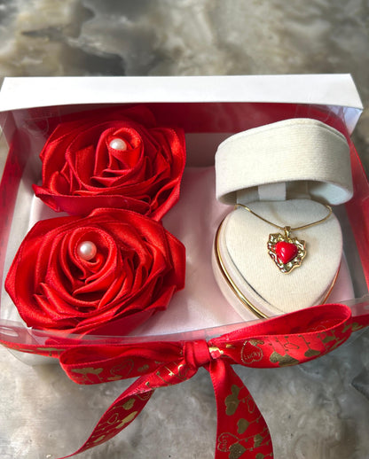 COLLAR ROJO SOFISTICADO + REGALO ESPECIAL: CAJA DECORADA CON ROSAS